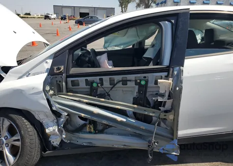 2013 Ford Focus Se z USA, uszkodzony, nr VIN 1FADP3F24DL131353